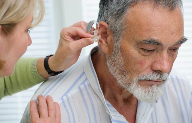personas con capacidad auditiva limitada tienen un riesgo mayor de demencia